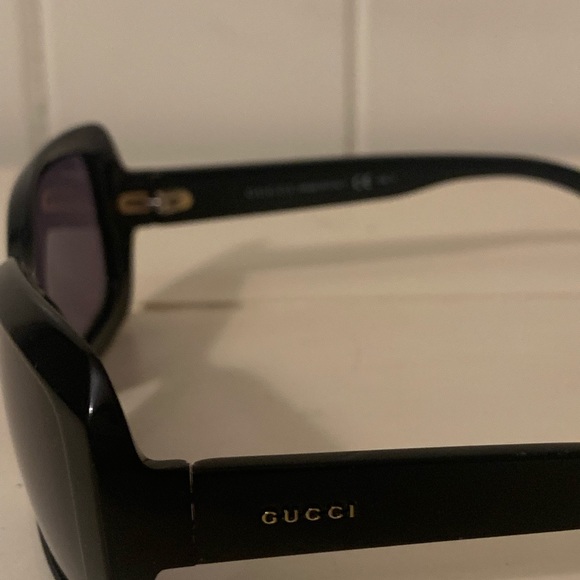 Gucci Black Sunglasses with GG monogram on arms - Picture 3 of 6